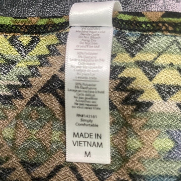 NWOT LulaRoe Lynnae Long Sleeve Top (M) - Picture 5 of 6
